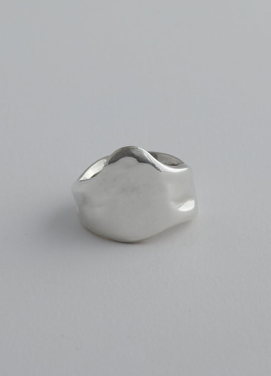 MATOIのシルバー925製メルトワイドリング（Melt Wide Ring）の着用・商品イメージ