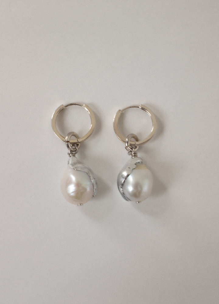 SALE パールドロップピアス Toii