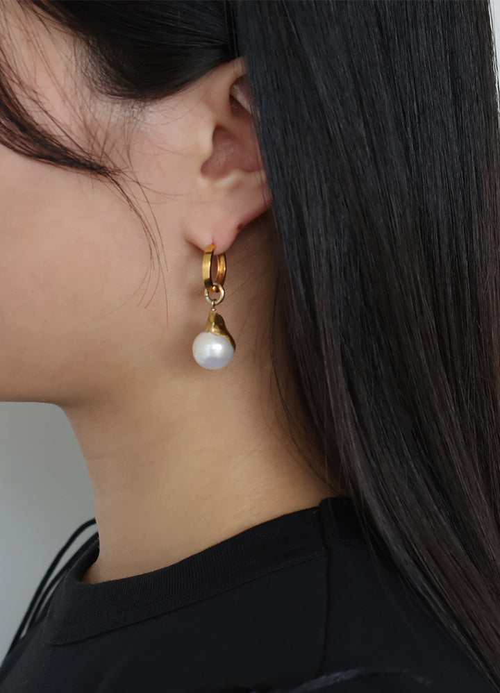 SALE パールドロップピアス Toii