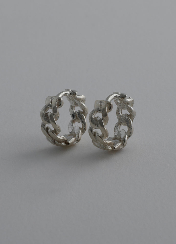 喜平チェーンミニフープピアス (SV.18KGP) Teilen