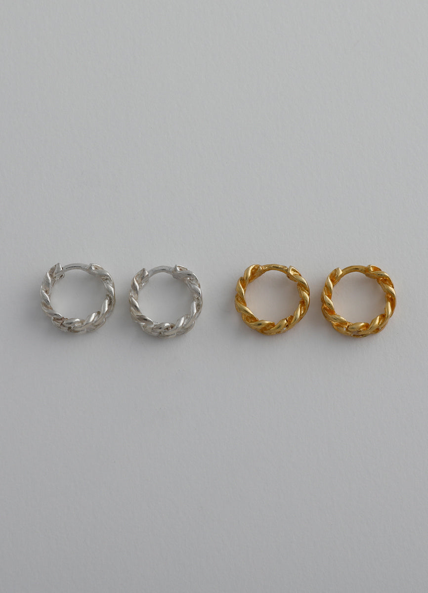 喜平チェーンミニフープピアス (SV.18KGP) Teilen