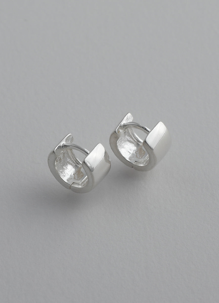 ロールミニフープピアス (SV、18KGP) Teilen