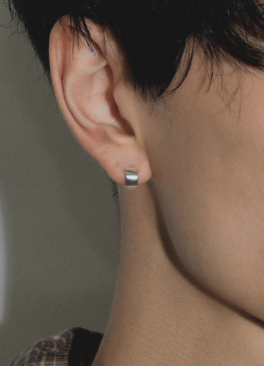 ロールミニフープピアス (SV、18KGP) Teilen