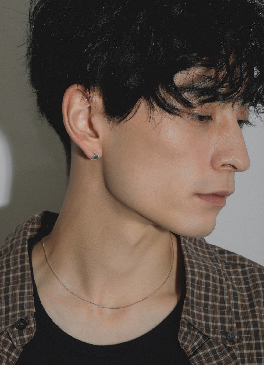 ロールミニフープピアス (SV、18KGP) Teilen