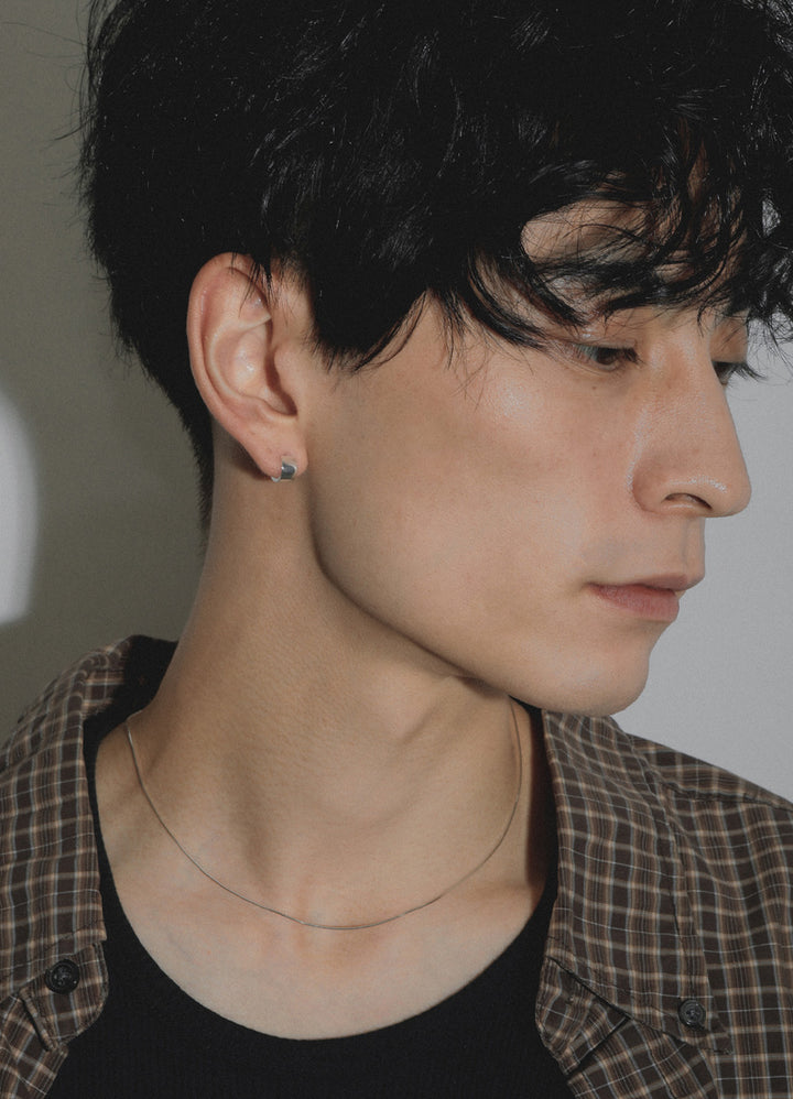 ロールミニフープピアス (SV、18KGP) Teilen