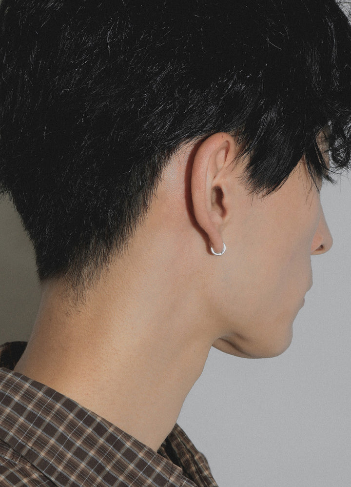 ロールミニフープピアス (SV、18KGP) Teilen