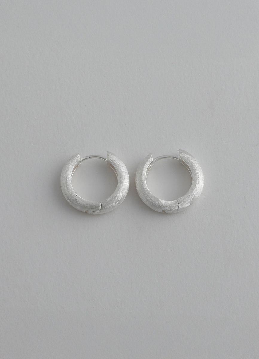 スパークルフープピアス (SV) Toii