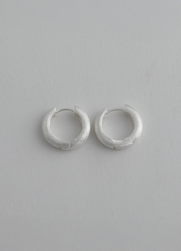 スパークルフープピアス (SV) Toii