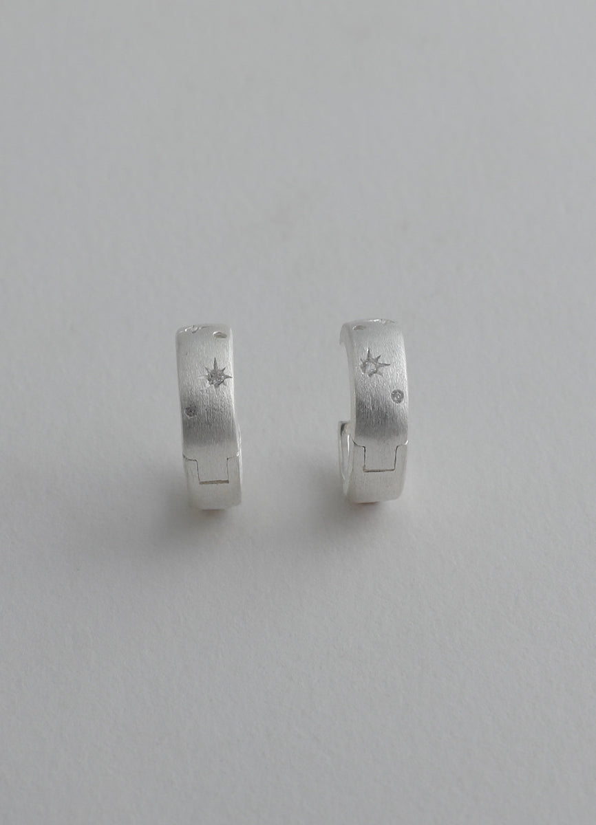 スパークルフープピアス (SV) Toii