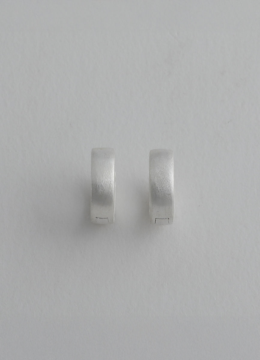 スパークルフープピアス (SV) Toii