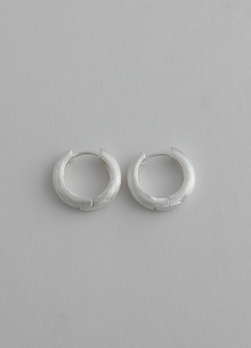 フロステッドフープピアス (SV) Teilen