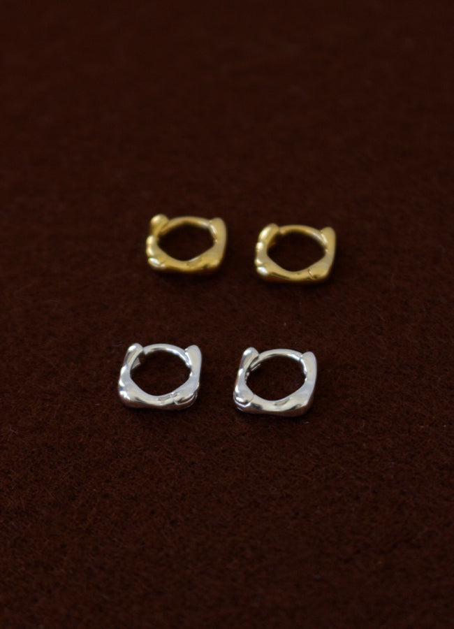スクエアミニフープピアス8mm  Teilen