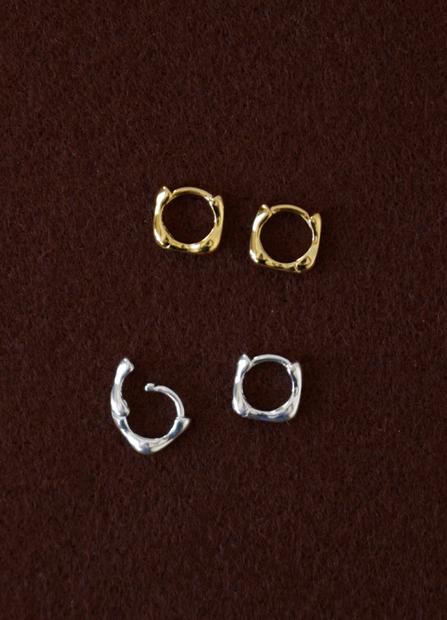 スクエアミニフープピアス8mm  Teilen