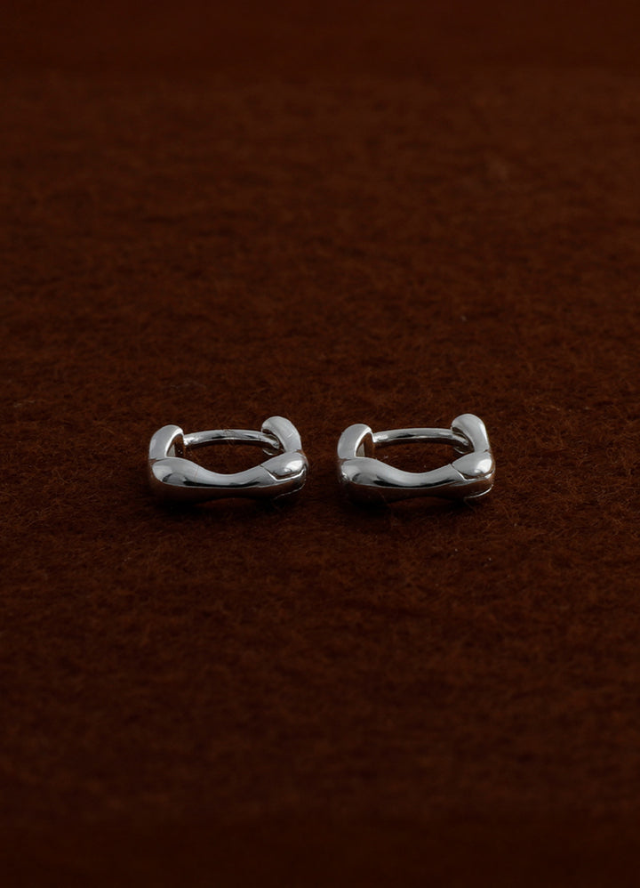 スクエアミニフープピアス8mm  Teilen