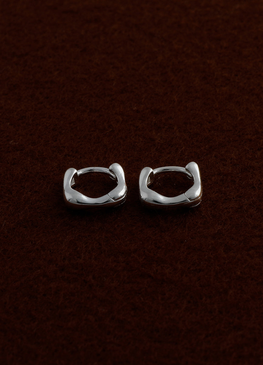 スクエアミニフープピアス8mm  Teilen