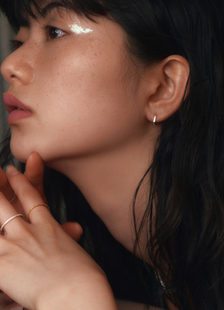 スクエアミニフープピアス8mm  Teilen