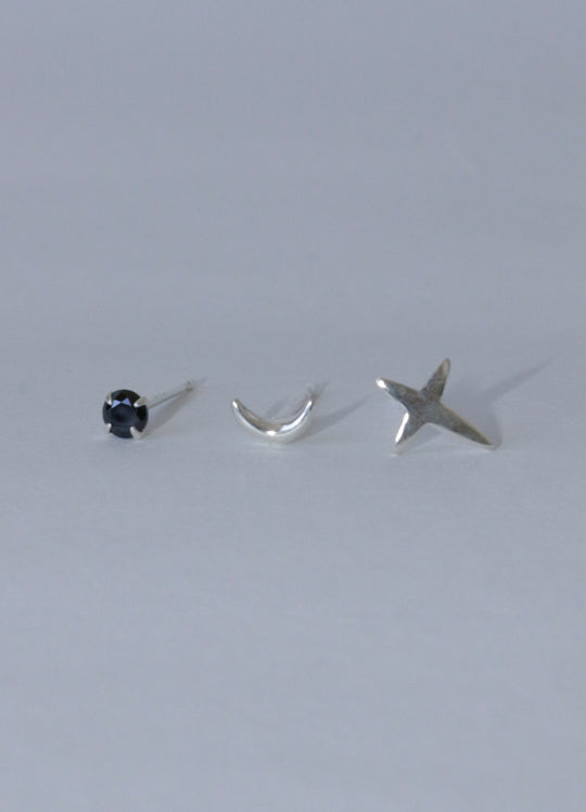 Teilenのシルバー925製クロスムーンピアスセット（3SET）の着用・商品イメージ
