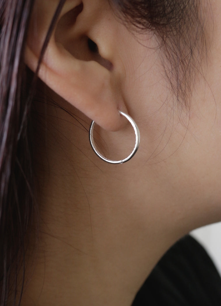 import シルバーフープピアス♡ ニートフープ20ピアス (シルバー925) Teilen ユニセックス | whoseA