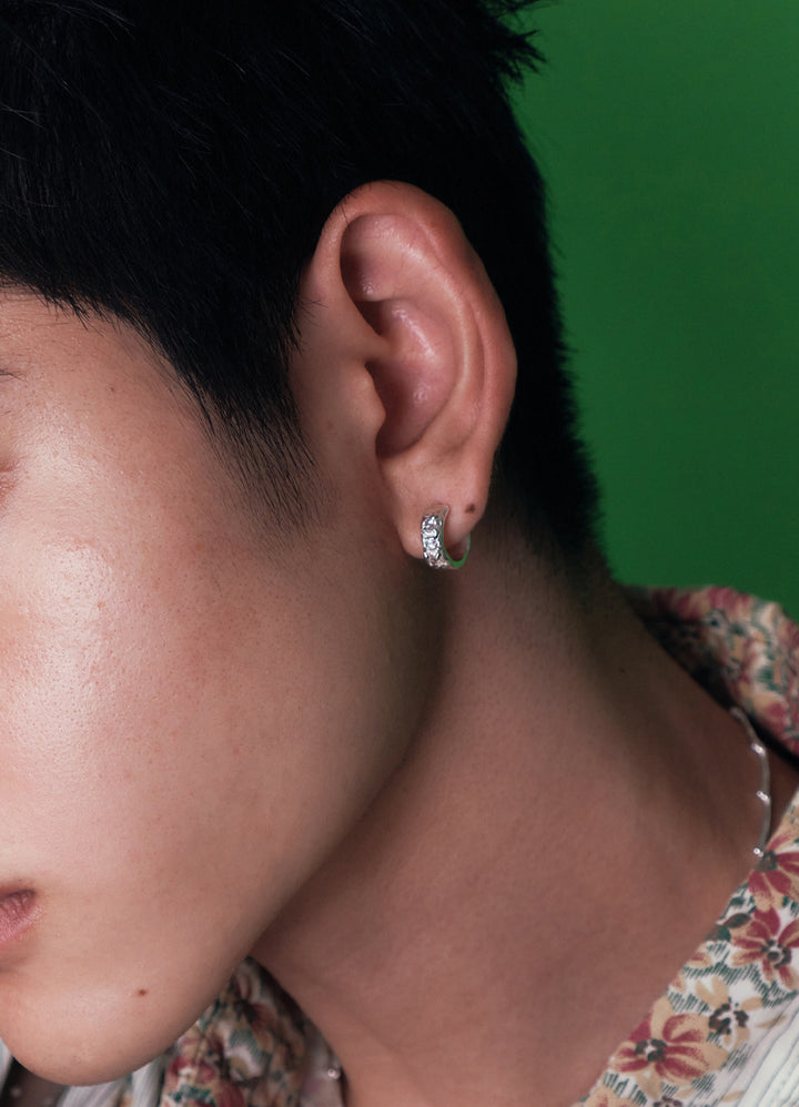 スウェイジルコニアフープピアス(CR.BK) Toii