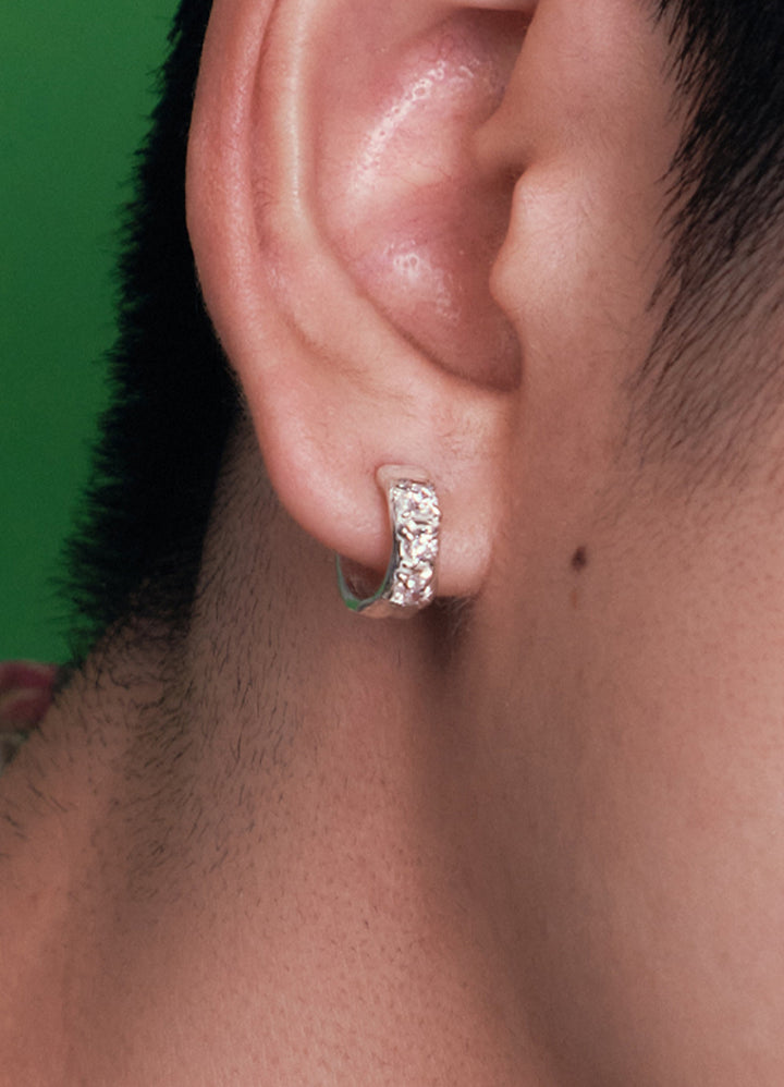 スウェイジルコニアフープピアス(CR.BK) Toii