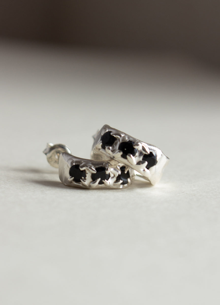 スウェイジルコニアフープピアス(CR.BK) Toii