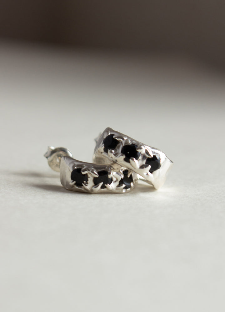 スウェイジルコニアフープピアス(CR.BK) Toii