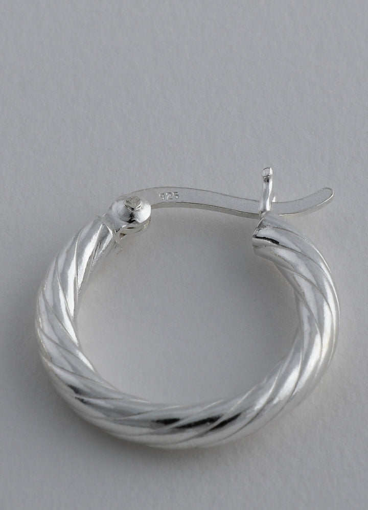 ツイストフープピアス (SV) Teilen