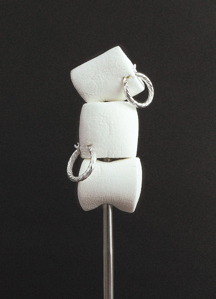 ツイストフープピアス (SV) Teilen