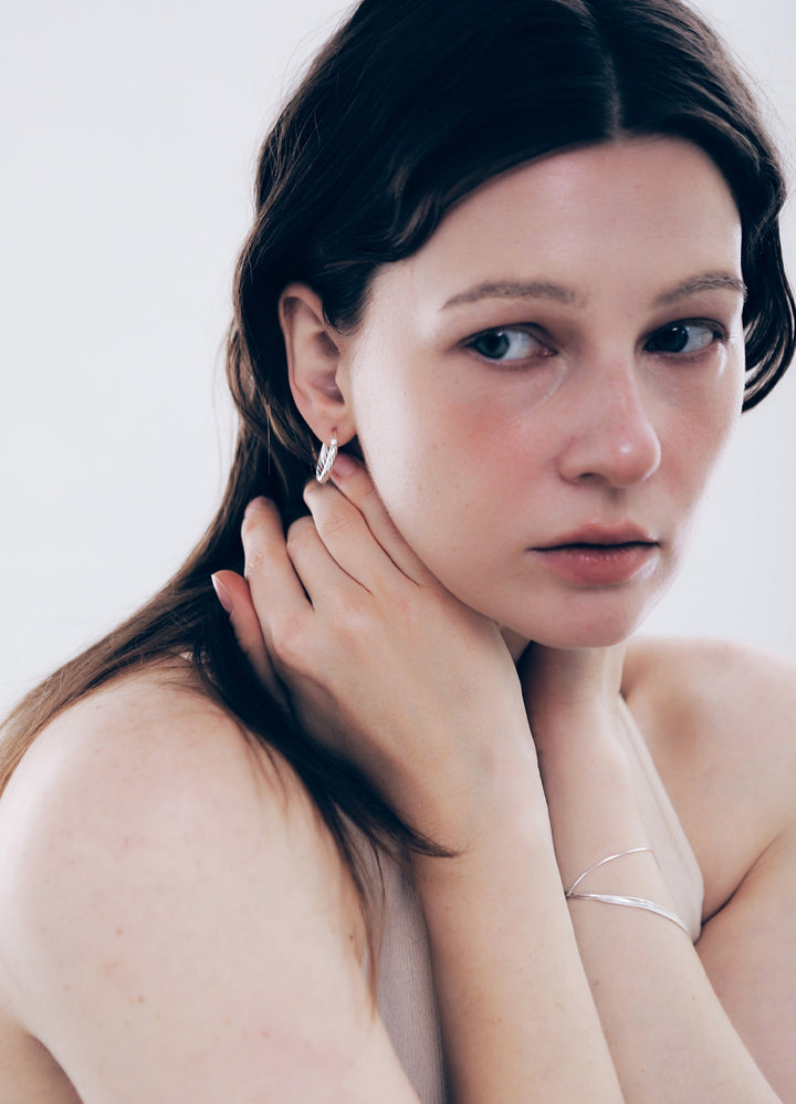 ツイストフープピアス (SV) Teilen