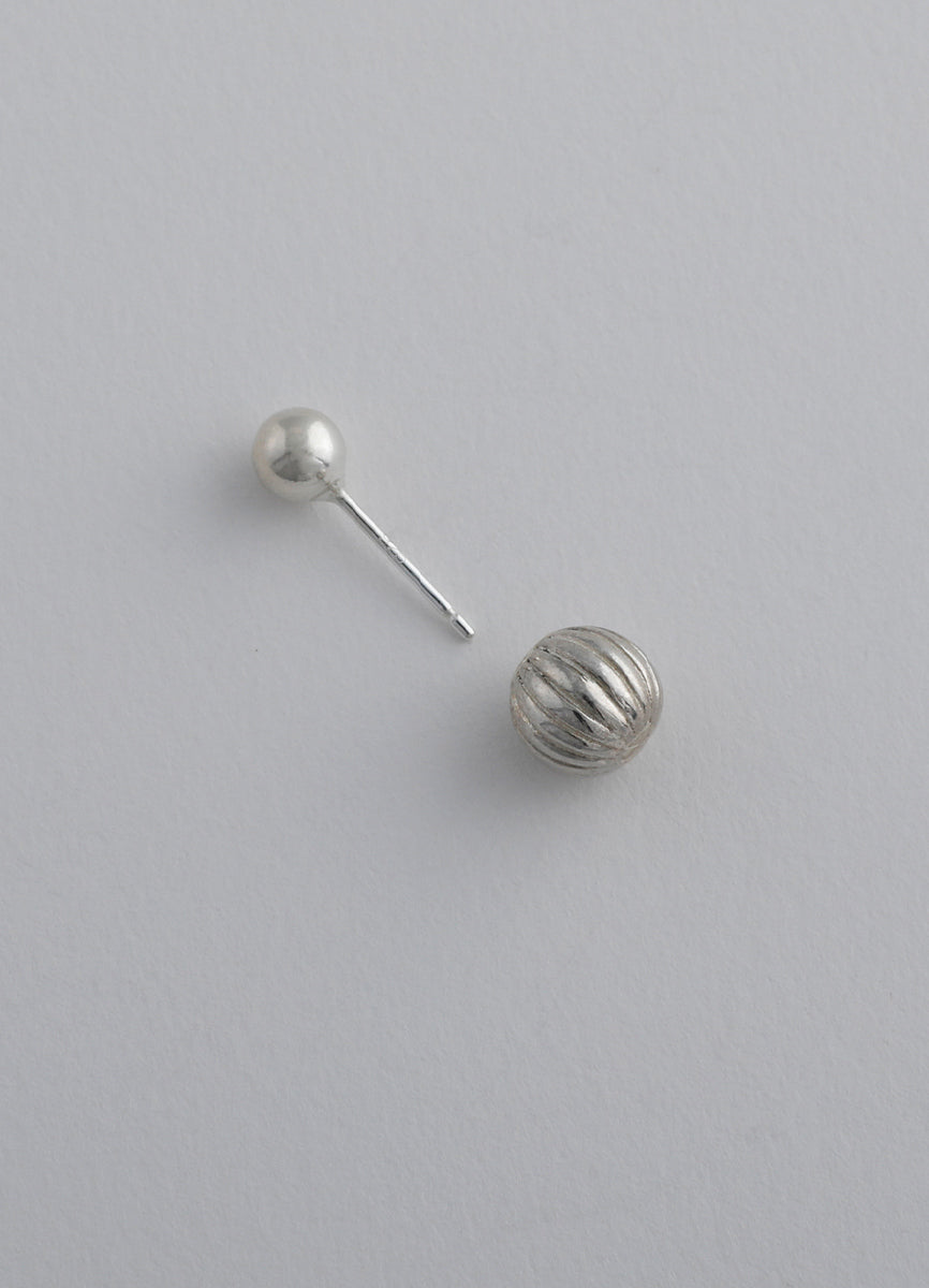 スタッブワンイヤーピアス 5mm(シルバー925) Teilen