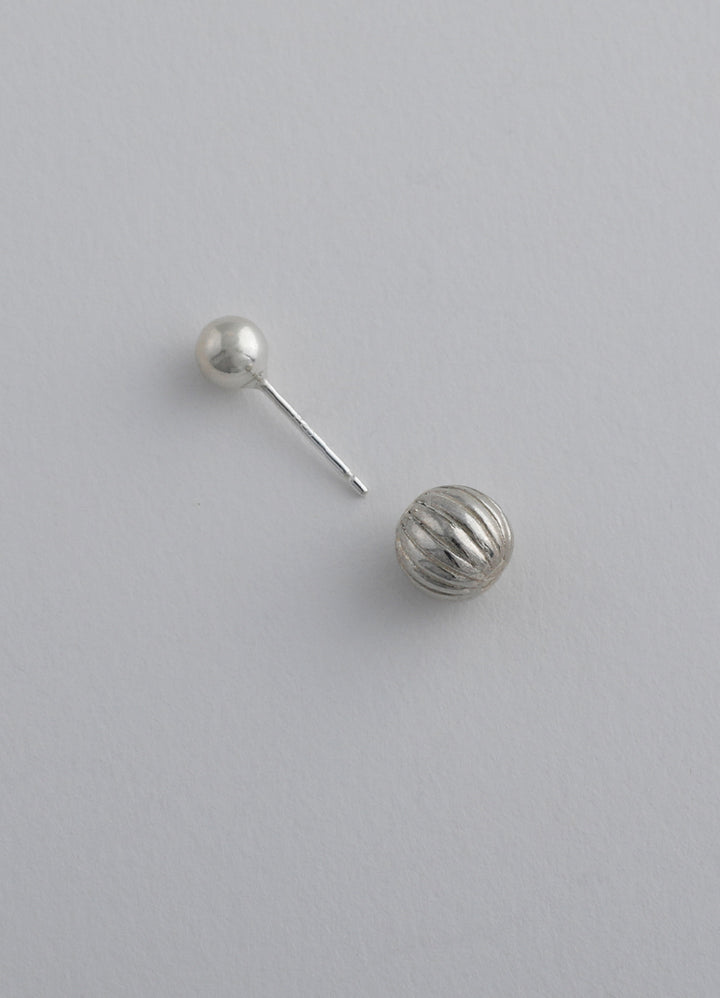 スタッブワンイヤーピアス 5mm(シルバー925) Teilen
